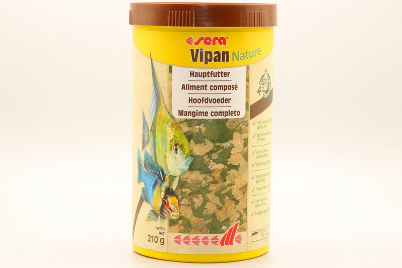 Produktreihe sera Nature - die naturnahe Ernährung deiner Aquariumfische. Schwimmende Flocken für alle Zierfische. Im Vorratspack in der 1L Dose. Mit Vitamine und Provitamine
